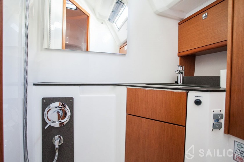 Bavaria 46 Cruiser - Yacht Charter Sailica