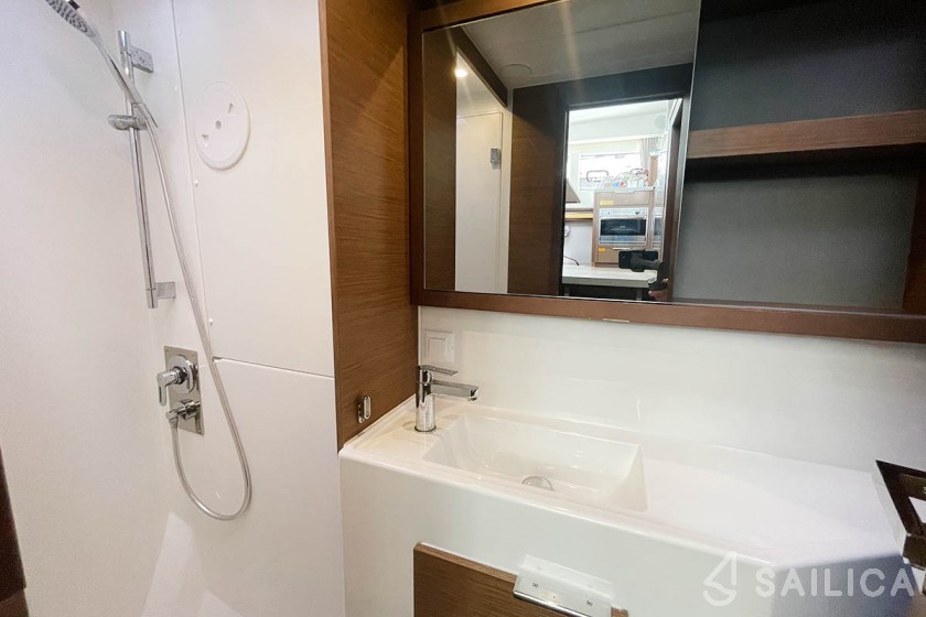 Lagoon 40 - Yacht Charter Sailica