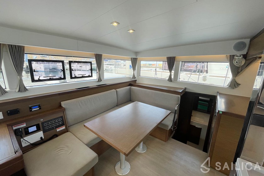 Lagoon 40 - Yacht Charter Sailica