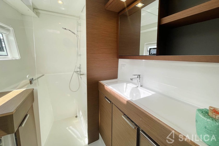 Lagoon 40 - Yacht Charter Sailica