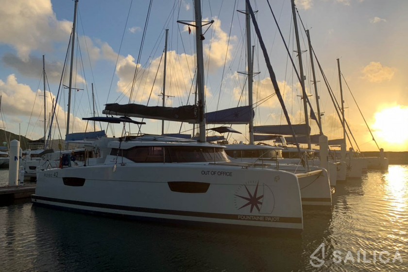 Astréa 42 - Yacht Charter Sailica