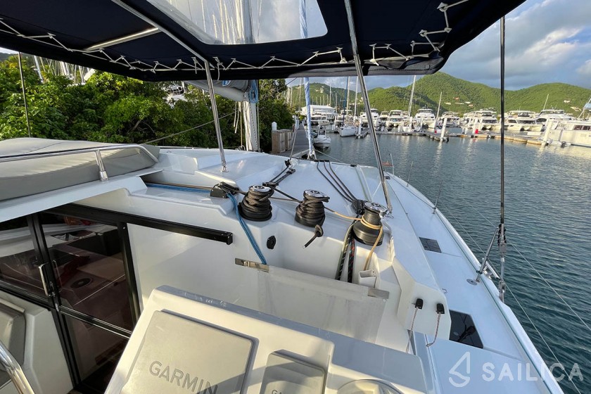 Astréa 42 - Yacht Charter Sailica