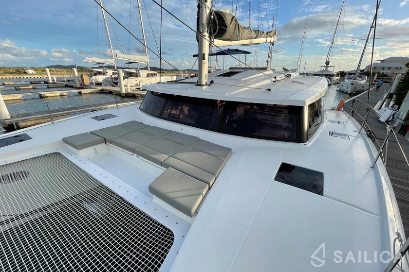Astréa 42 - Yacht Charter Sailica