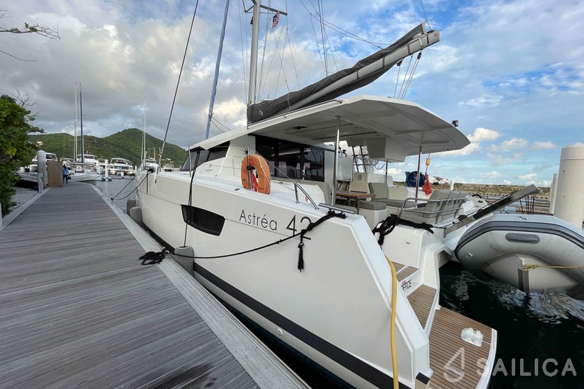 Astréa 42 - Yacht Charter Sailica