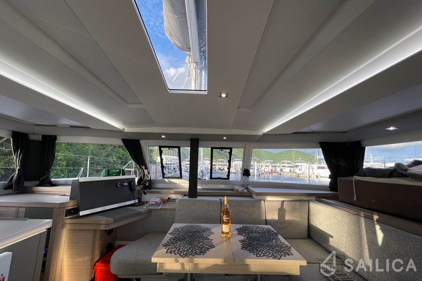 Astréa 42 - Yacht Charter Sailica