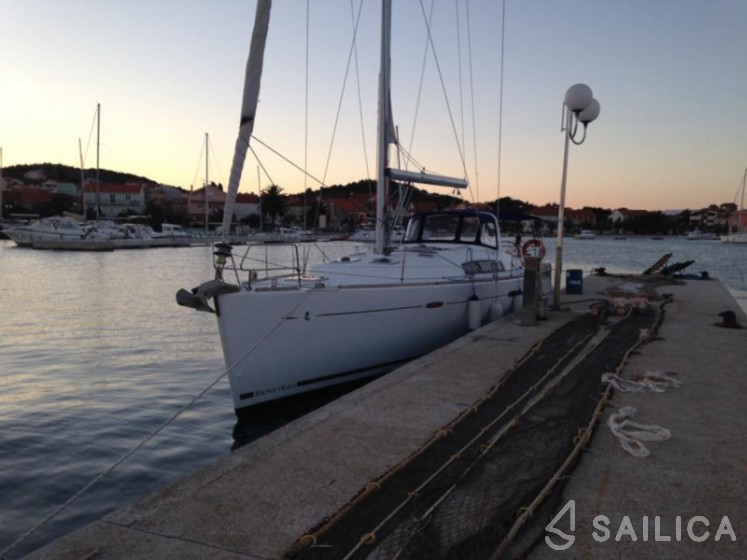 Oceanis 50 Family - Yacht Charter Sailica