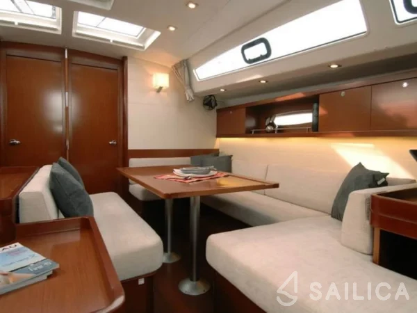 Oceanis 50 Family - Yacht Charter Sailica