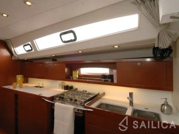 Oceanis 50 Family - Yacht Charter Sailica