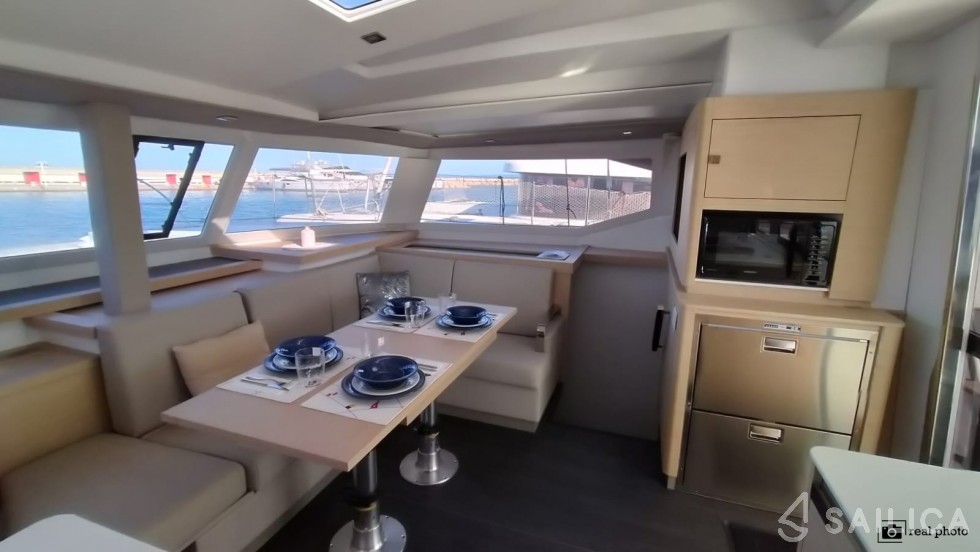 Astréa 42 - Yacht Charter Sailica