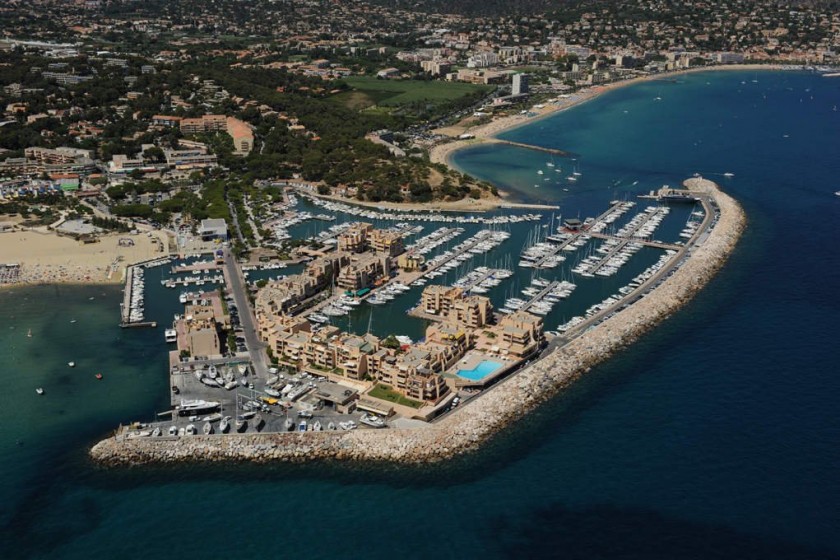 Oceanis 40.1 - Yacht Charter Sailica