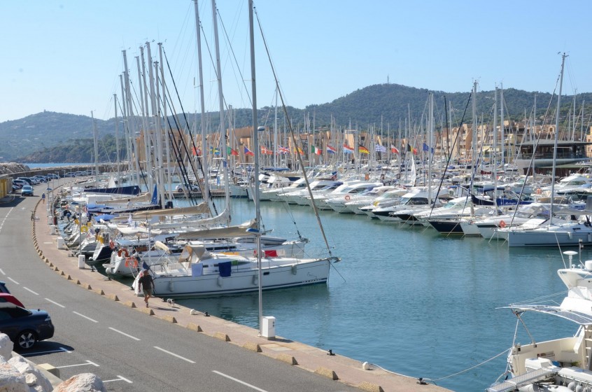 Oceanis 40.1 - Yacht Charter Sailica
