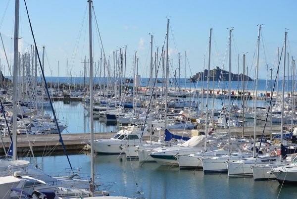 Delphia 40 - Yacht Charter Sailica
