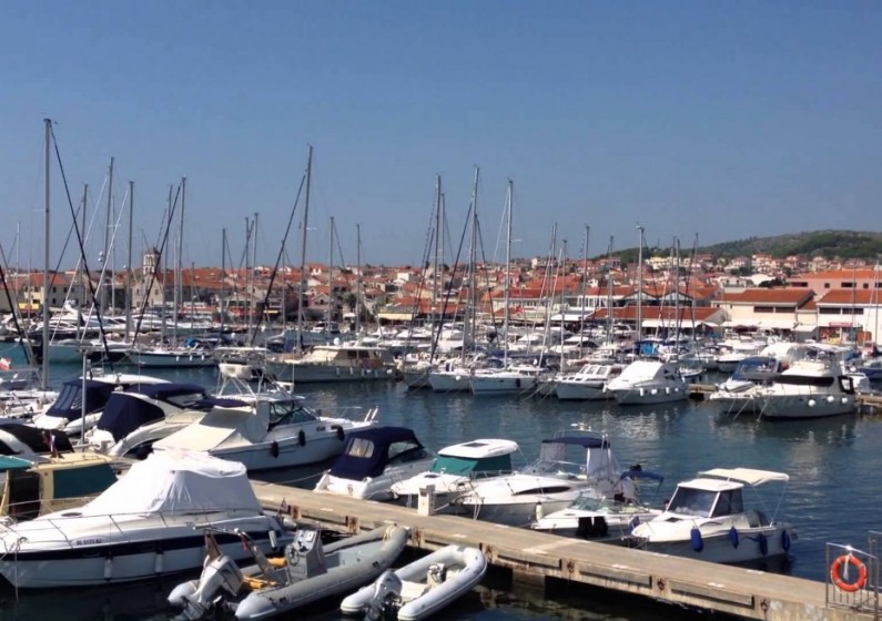 Oceanis 41.1 - Yacht Charter Sailica