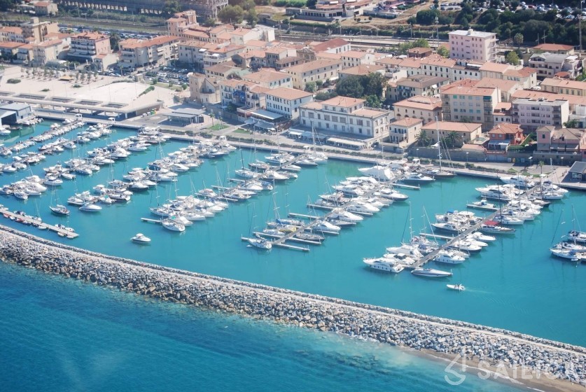 Bavaria 37 Cruiser - Yacht Charter Sailica