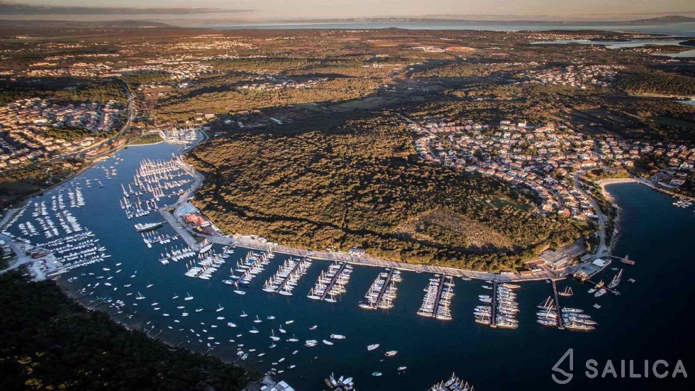Dufour 460 Grand Large - Yacht Charter Sailica