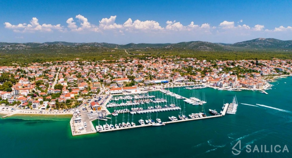 Bavaria 40 Cruiser - Yacht Charter Sailica