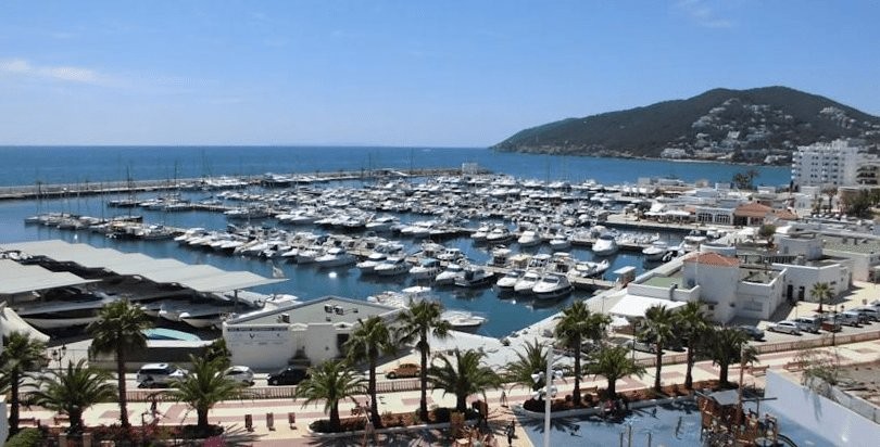 Lagoon 400 S2 - Yacht Charter Sailica