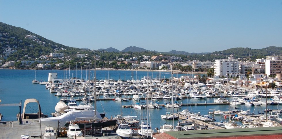Lagoon 400 S2 - Yacht Charter Sailica