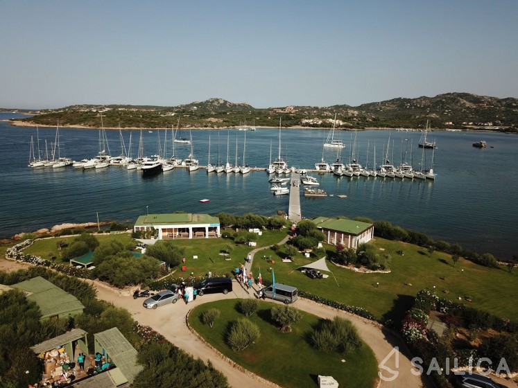 Helia 44 - Yacht Charter Sailica