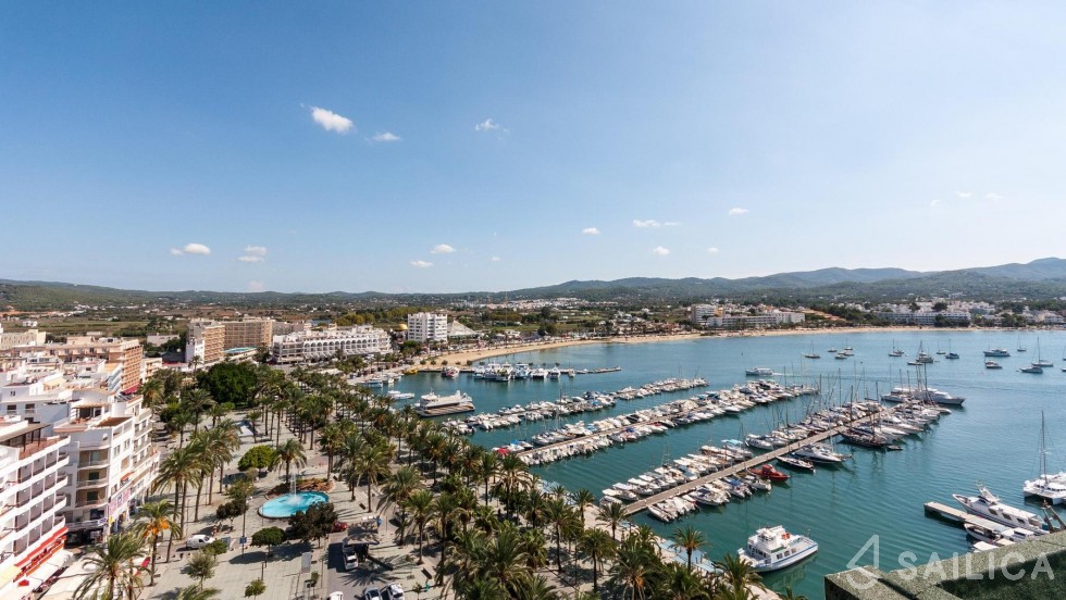 Lagoon 42 - Yacht Charter Sailica