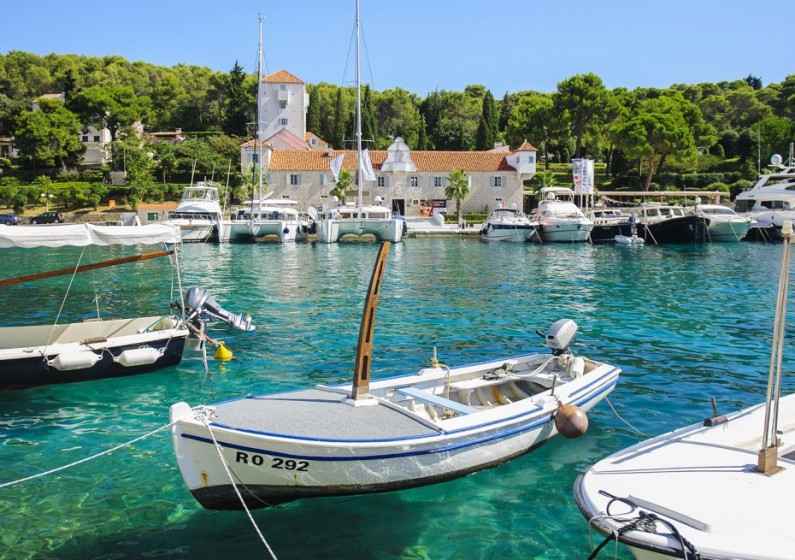 Oceanis 46.1 - Yacht Charter Sailica