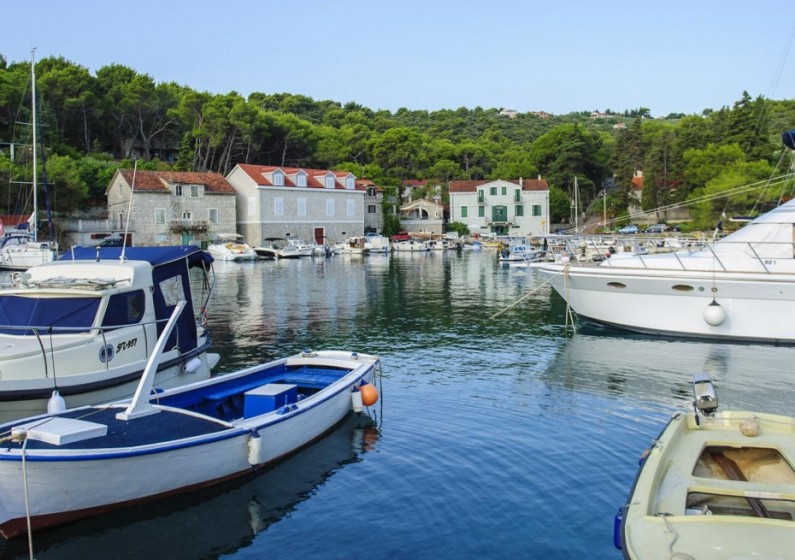 Oceanis 46.1 - Yacht Charter Sailica