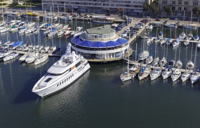 Hanse 348 - Yacht Charter Sailica
