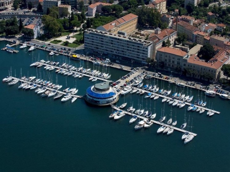 Hanse 348 - Yacht Charter Sailica