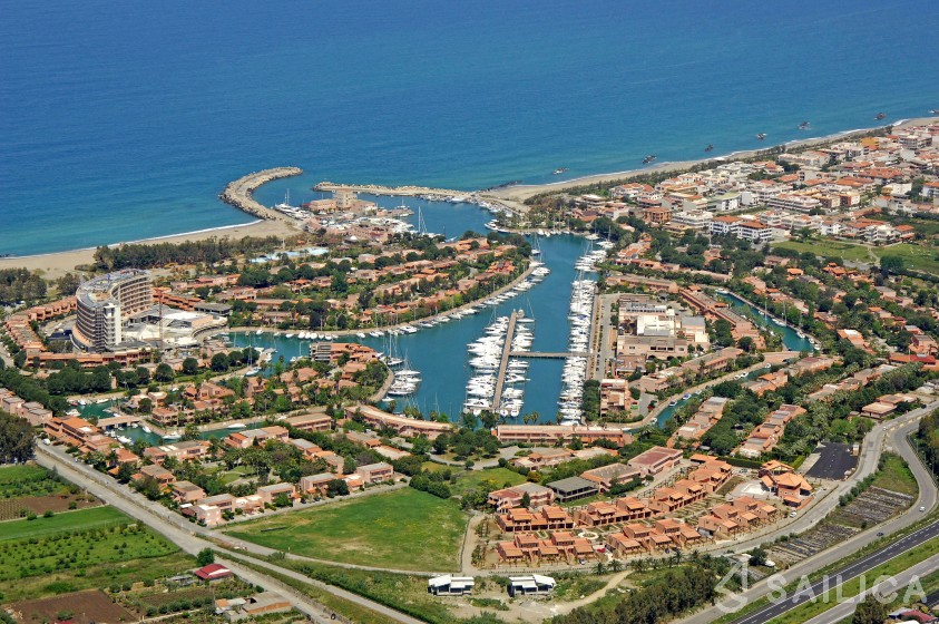 Bali 4.6 - Yacht Charter Sailica