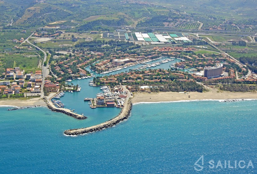Bali 4.6 - Yacht Charter Sailica