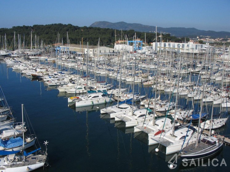 Dufour 390 Grand Large - Yacht Charter Sailica
