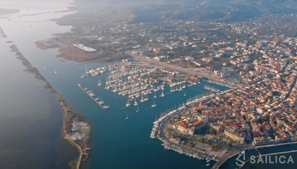 Oceanis 38.1 - Yacht Charter Sailica