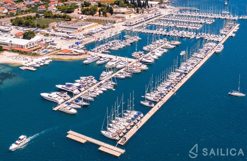 Oceanis 46.1 - Yacht Charter Sailica