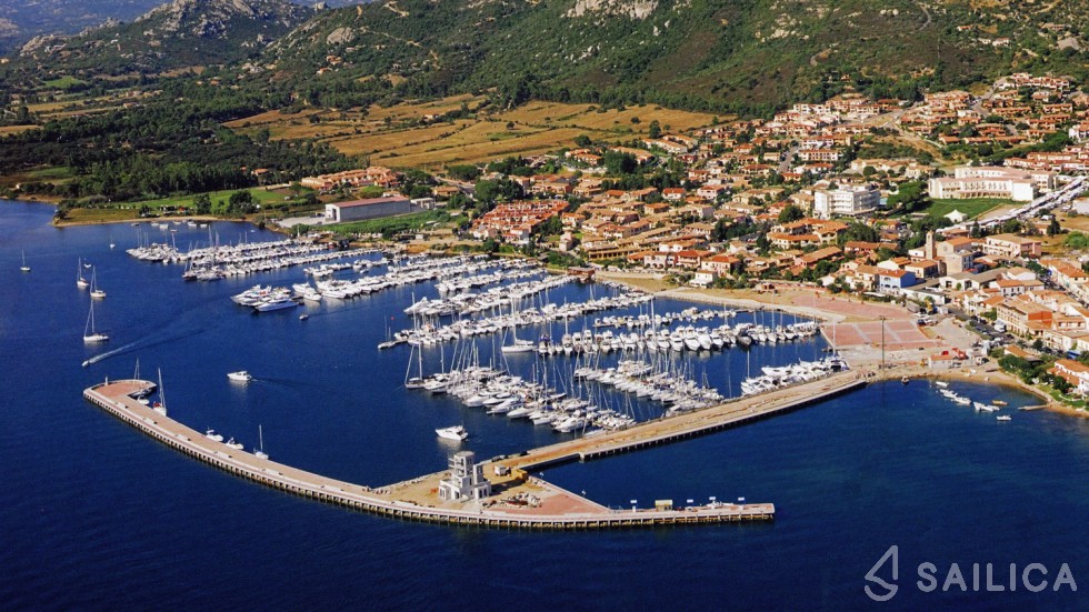 Oceanis 35.1 - Yacht Charter Sailica