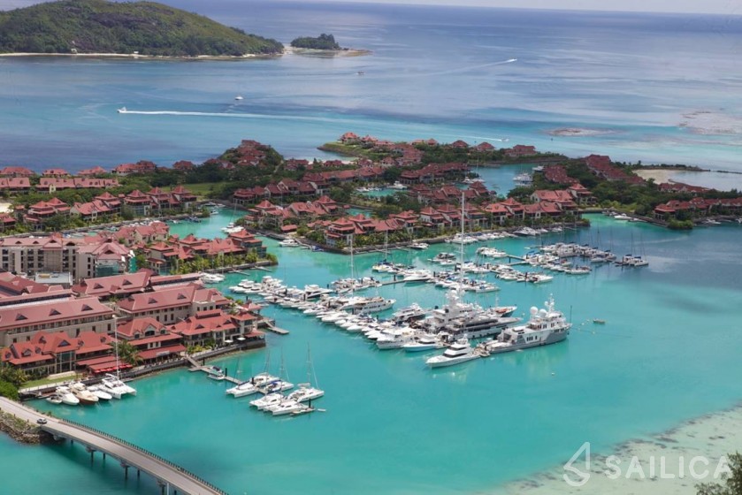 Lagoon 380 - Yacht Charter Sailica