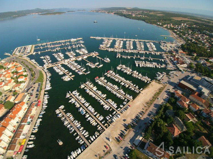 Bavaria 45 Cruiser - Yacht Charter Sailica