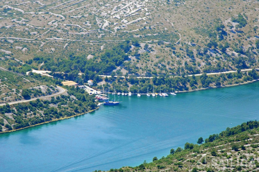 Dufour 350 GL - Yacht Charter Sailica