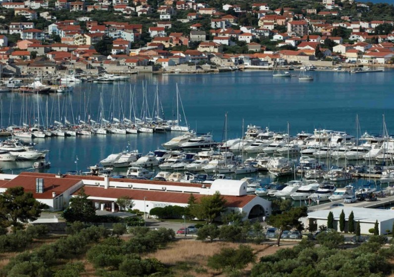 Bavaria 41 Cruiser - Yacht Charter Sailica