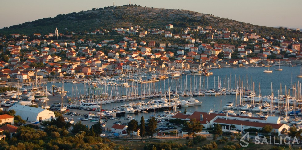 Sun Odyssey 32i - Yacht Charter Sailica