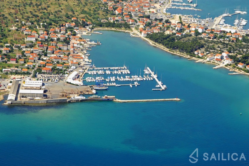 Sun Odyssey 32i - Yacht Charter Sailica