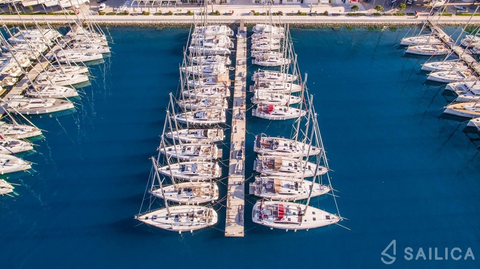 Bavaria 51 Cruiser - Yacht Charter Sailica