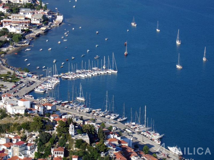 Bavaria C42 - Yacht Charter Sailica