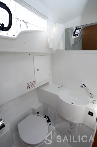 Sun Odyssey 319 - Yacht Charter Sailica