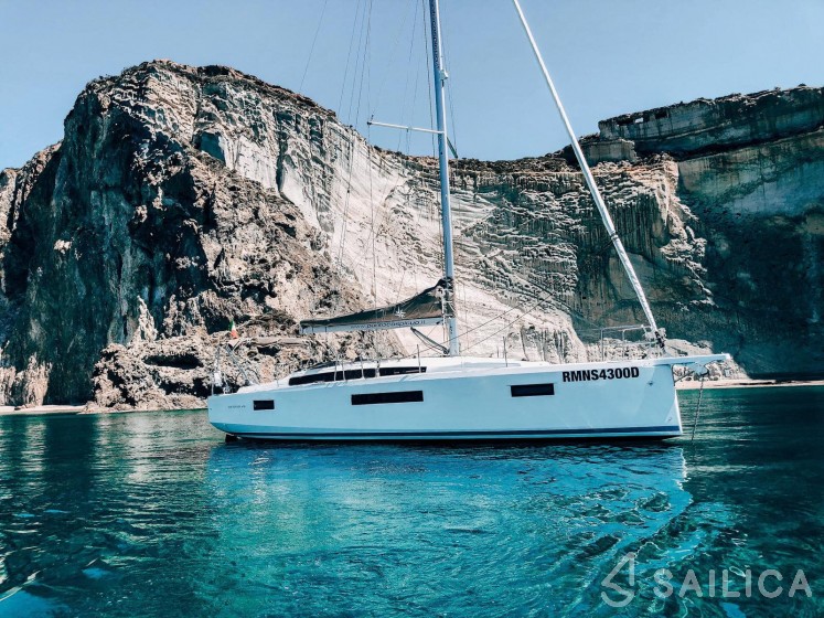 Sun Odyssey 410 - Yacht Charter Sailica