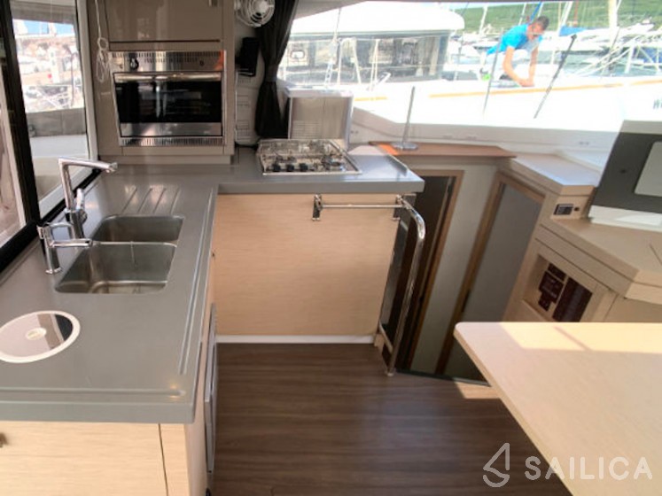 Lucia 40 - Yacht Charter Sailica