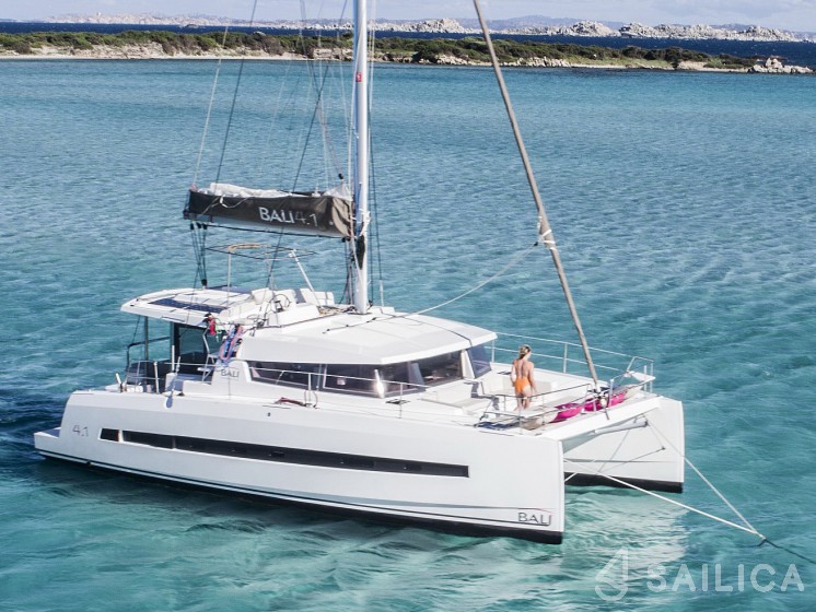 Bali 4.1 - Yacht Charter Sailica