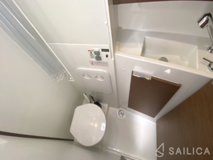 Lagoon 40 - Yacht Charter Sailica