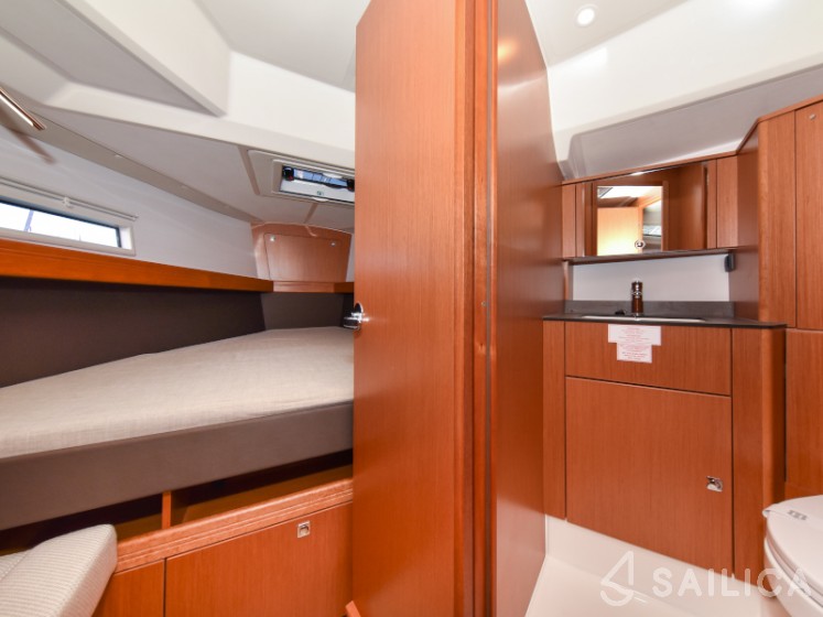 Bavaria 41 Cruiser - Yacht Charter Sailica