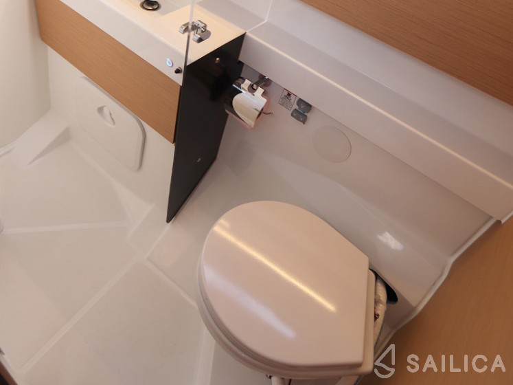 Sun Odyssey 410 - Yacht Charter Sailica