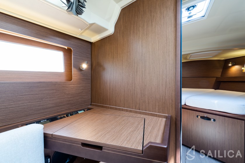 Oceanis 41.1 - Yacht Charter Sailica